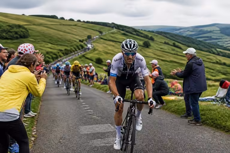 découvrez le parcours, les chiffres clés et le récit complet de l'étape du tour 2023, une étape emblématique du tour de france à ne pas manquer.